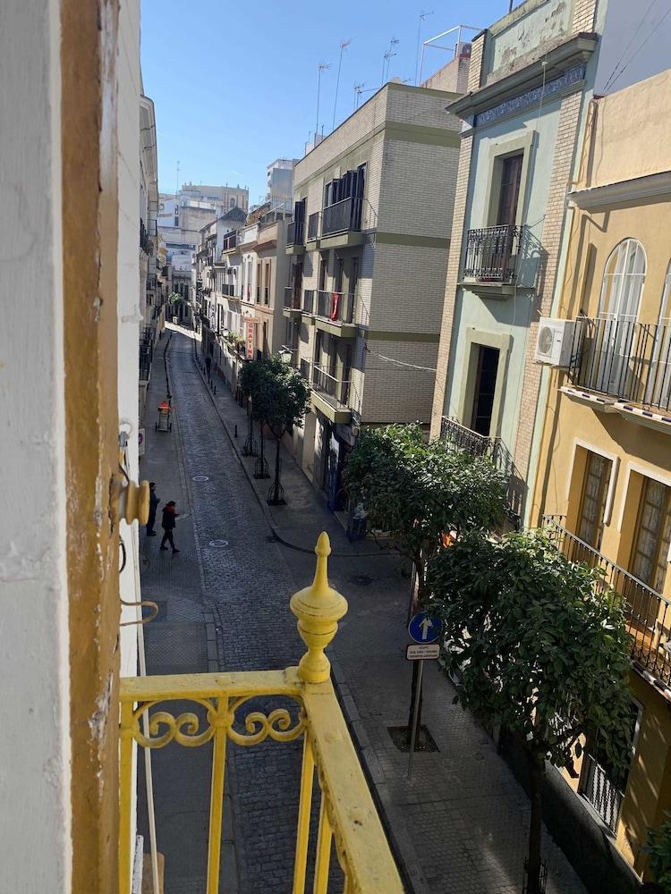 Pension Giraldilla Seville Exterior photo